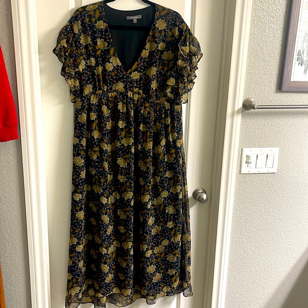 Black Floral V-Neck Midi Dress